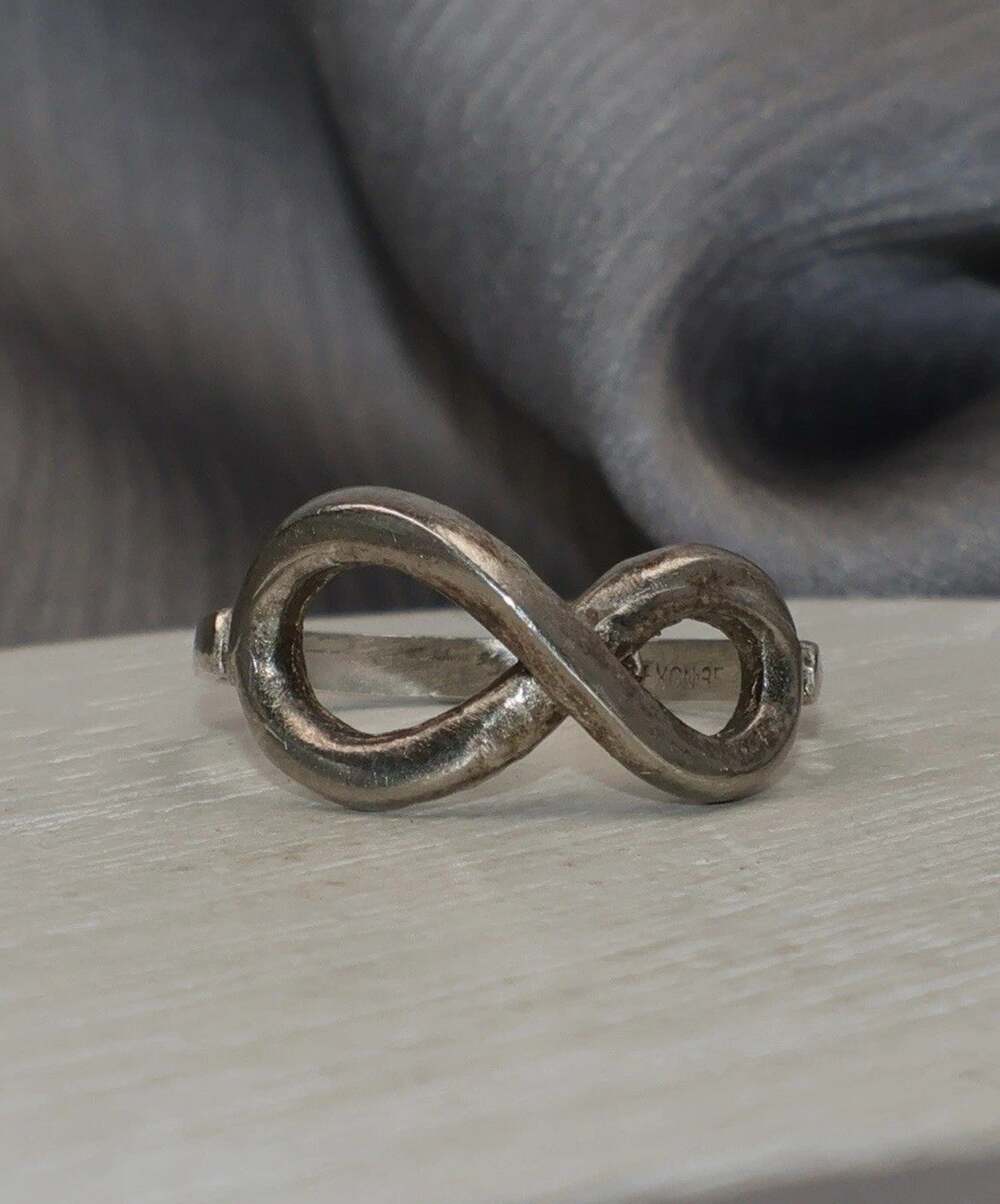 Vintage Mexico Sterling Silver Infinity Ring 2.2G / Sz 7 N1544